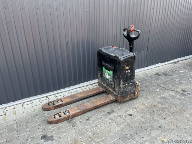 Kézi raklapemelő Linde T16