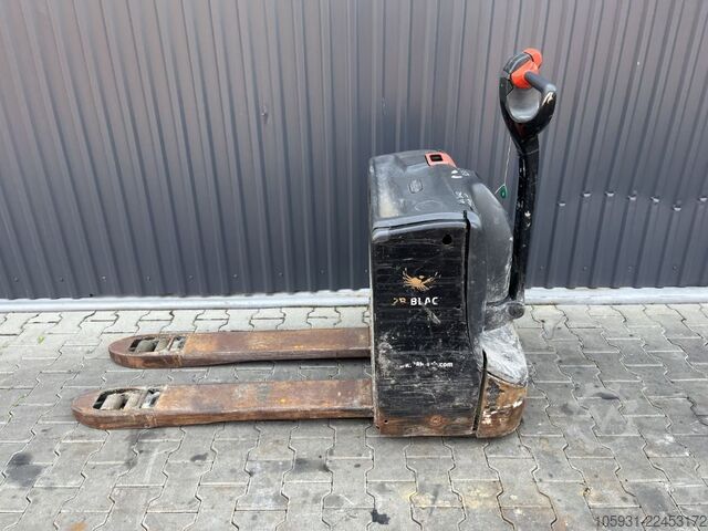 Kézi raklapemelő Linde T16