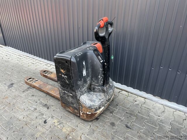Kézi raklapemelő Linde T16
