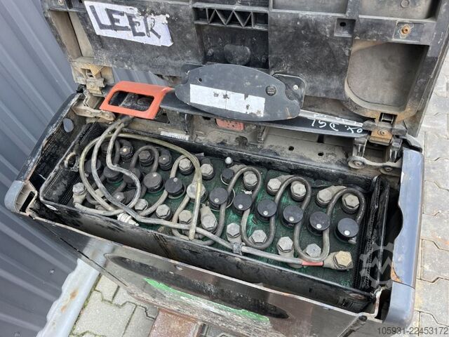 Kézi raklapemelő Linde T16