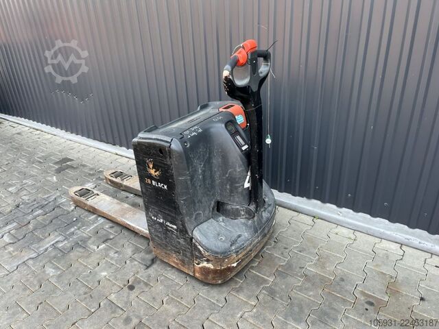 Kézi raklapemelő Linde T16