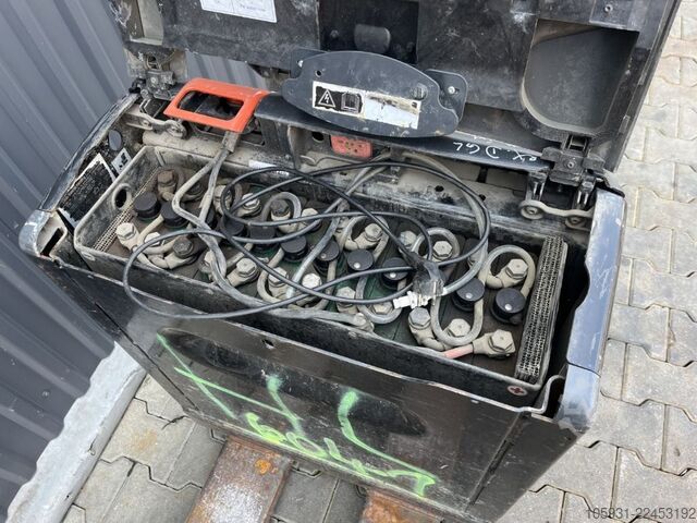 Kézi raklapemelő Linde T16