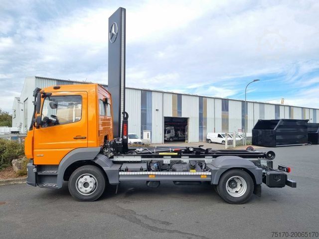 Transporter mit Kipper MERCEDES-BENZ Atego 818 K 4x2 HIAB XR5S3650 AHK Klima