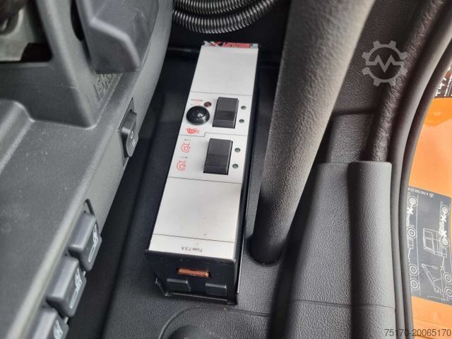 Transporter mit Kipper MERCEDES-BENZ Atego 818 K 4x2 HIAB XR5S3650 AHK Klima