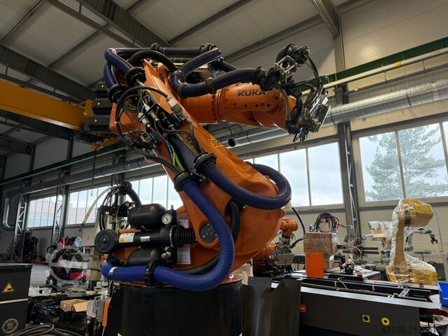 Industrial robot KUKA KR360 R2830