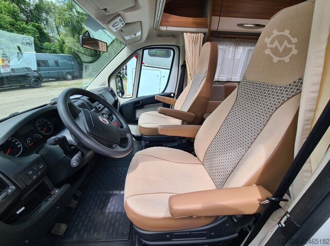 Camper semintegrato CARADO T 345 *SAT + TV*Panorama-Dach*Markise*AHK*