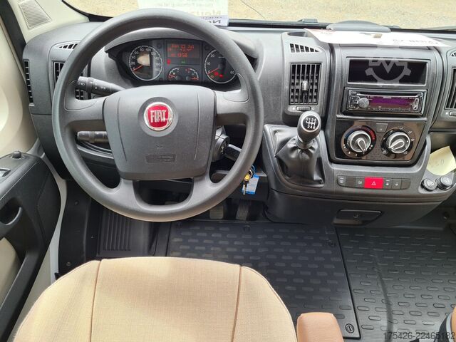 Camper semintegrato CARADO T 345 *SAT + TV*Panorama-Dach*Markise*AHK*