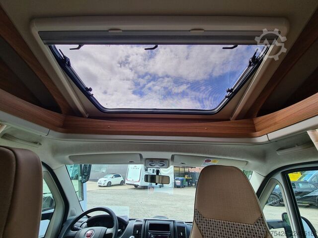 Camper semintegrato CARADO T 345 *SAT + TV*Panorama-Dach*Markise*AHK*