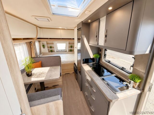 Campingvogn HOBBY De Luxe 490 KMF Modelljahr 2027 ausgestellt!