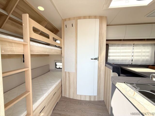 Campingvogn HOBBY De Luxe 490 KMF Modelljahr 2027 ausgestellt!