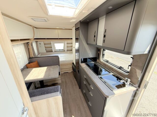 Campingvogn HOBBY De Luxe 490 KMF Modelljahr 2027 ausgestellt!