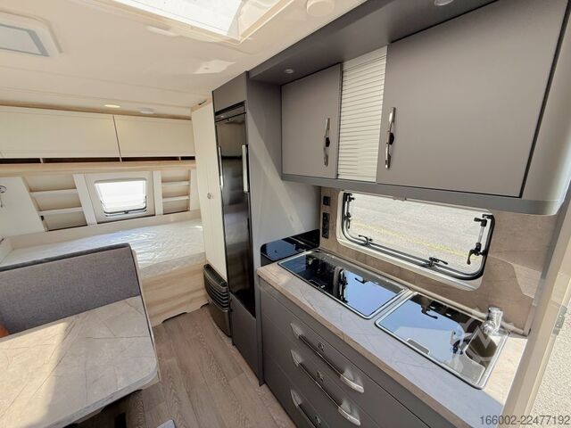 Campingvogn HOBBY De Luxe 490 KMF Modelljahr 2027 ausgestellt!