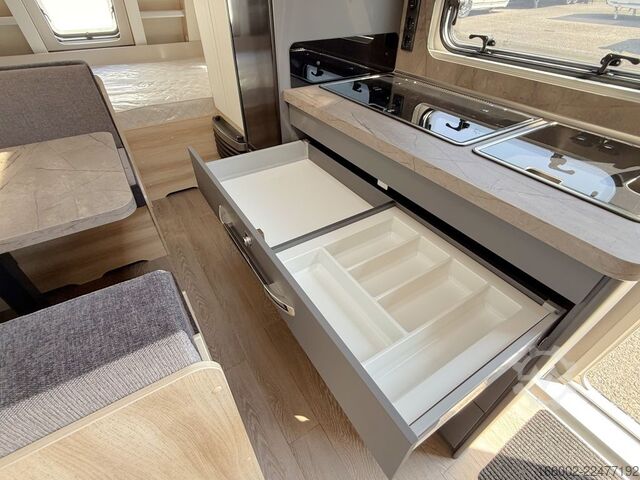 Campingvogn HOBBY De Luxe 490 KMF Modelljahr 2027 ausgestellt!