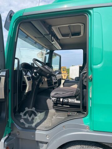 Box truck MAN TGL 12.250 Koffer Ladebordwand BÄR Navi