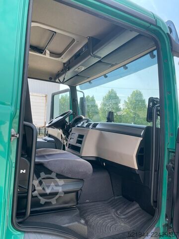 Box truck MAN TGL 12.250 Koffer Ladebordwand BÄR Navi
