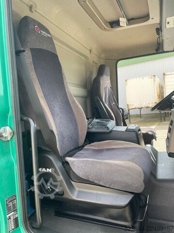 Box truck MAN TGL 12.250 Koffer Ladebordwand BÄR Navi