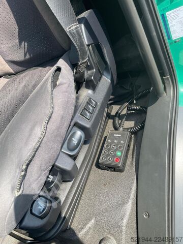 Box truck MAN TGL 12.250 Koffer Ladebordwand BÄR Navi