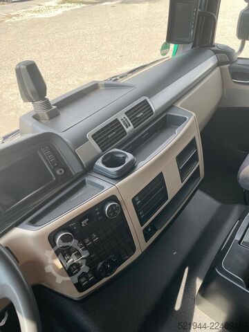 Box truck MAN TGL 12.250 Koffer Ladebordwand BÄR Navi