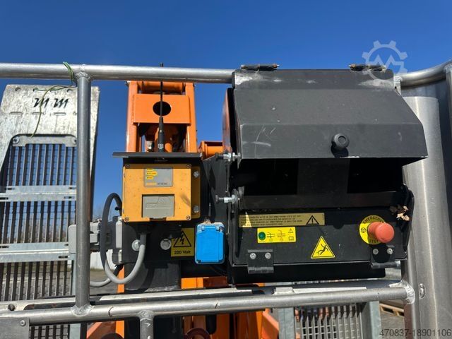 Hoogwerker vrachtwagen MERCEDES-BENZ Rutmann SA 26 / Raupenbühne / Funk