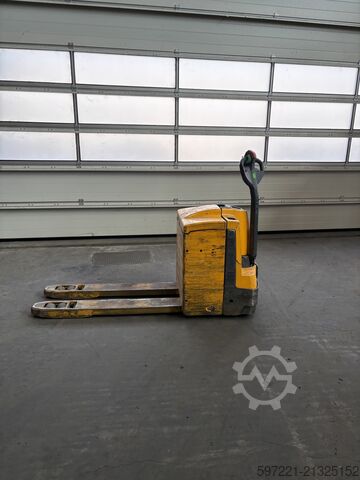 Elektrické paletové vozíky Jungheinrich EJE 225