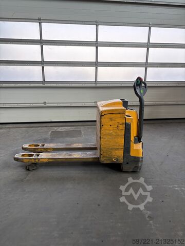 Elektrické paletové vozíky Jungheinrich EJE 225