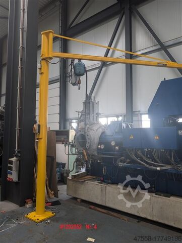 Kolomzwenkkraan DEMAG SDK 250