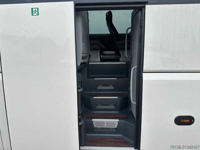 Långfärdsbuss MAN Lions Coach R08 63 Sitze 3-Achsen 13.8m