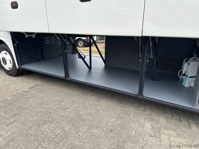 Långfärdsbuss MAN Lions Coach R08 63 Sitze 3-Achsen 13.8m