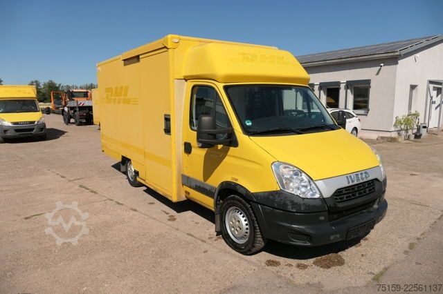 Vrachtwagen met bakwagen iveco Daily 35 S11 C30C AUTOMATIK KAMERA Regale LUFT DURCHGANG EURO-5 CoC