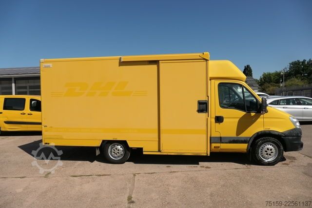 Vrachtwagen met bakwagen iveco Daily 35 S11 C30C AUTOMATIK KAMERA Regale LUFT DURCHGANG EURO-5 CoC