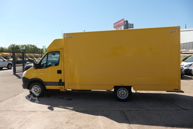 Vrachtwagen met bakwagen iveco Daily 35 S11 C30C AUTOMATIK KAMERA Regale LUFT DURCHGANG EURO-5 CoC
