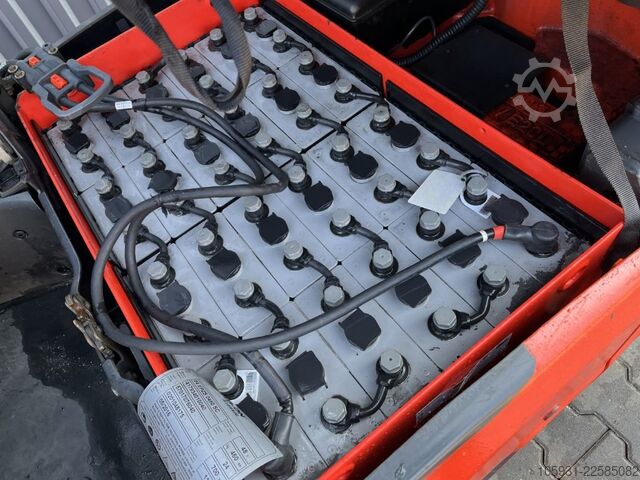Electric 3-wheel forklift Linde E14-01