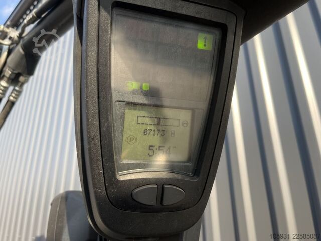 Electric 4-wheel forklift Linde E20-01