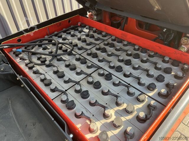 Electric 4-wheel forklift Linde E20-01