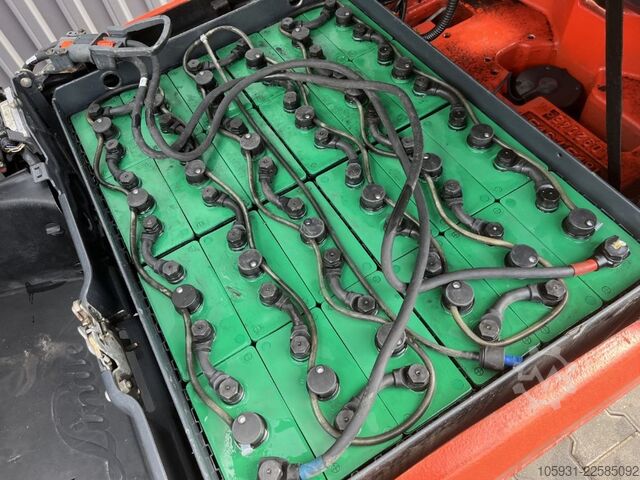 Electric 3-wheel forklift Linde E16-01