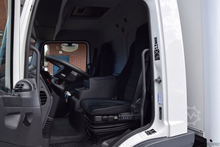 Box van Mercedes-Benz Atego II  818 Koffer LBW 1500KGAutomatik Tempo