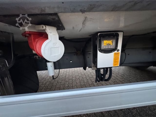 Refrigerated truck DAF LF 16.260 Tiefkühlkoffer mit Ladebordwand