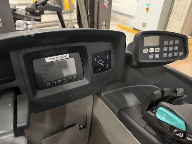 Empilhador retrátil 1,8 t. Jungheinrich ETV 318