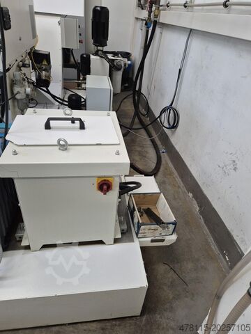 Vertikal bearbetningscentrum Fanuc Robodrill Alpha-D21LiB5
