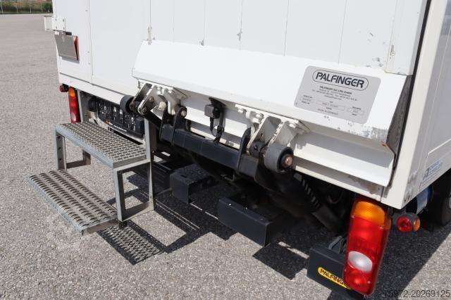 Vrachtwagen met bakwagen Mitsubishi Canter 7C18 AMT