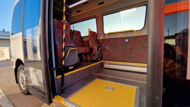 Stadsbus MERCEDES-BENZ 2 x Lagerfahrzeug Bürgerbus Niederflur 9 Sitze