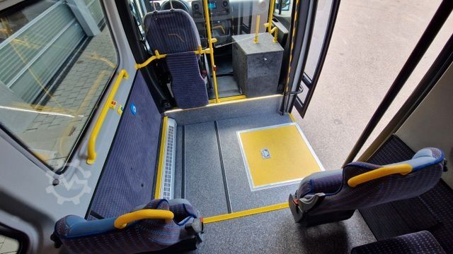 Stadsbus MERCEDES-BENZ 2 x Lagerfahrzeug Bürgerbus Niederflur 9 Sitze