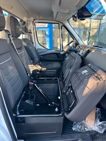 Bugsering IVECO 72C18 Schiebeplateau / Hubbrille/