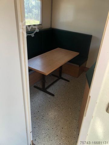 Kreaturvogn IVECO 18310 Horsetruck 6-7 Pferde Woh. + Kutschenahän