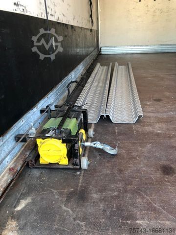 Kreaturvogn IVECO 18310 Horsetruck 6-7 Pferde Woh. + Kutschenahän