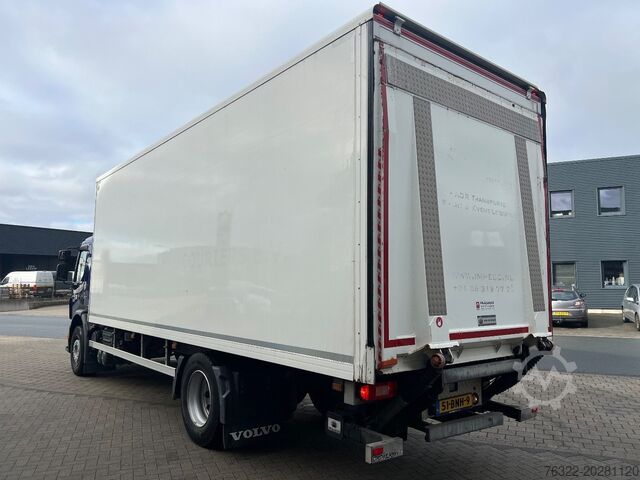 Gesloten bak Volvo FE 250 4X2 E6  / SLEEPERCAB / AIRCO / STANDKACH...