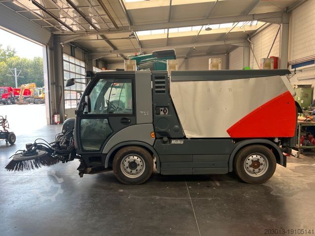Aangepaste bestelwagen HAKO Citymaster CM 2200 Kehrmaschine 2 m³