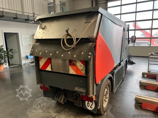 Aangepaste bestelwagen HAKO Citymaster CM 2200 Kehrmaschine 2 m³