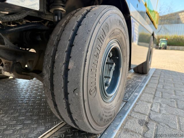 Veegmachine Johnston C202 Kleinkehrmaschine 2 M³ - 6.000 h