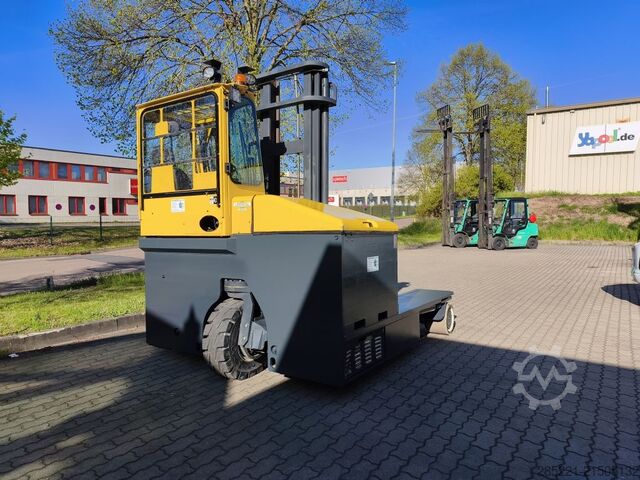 Cargador lateral de cuatro vías Combilift C4500ET